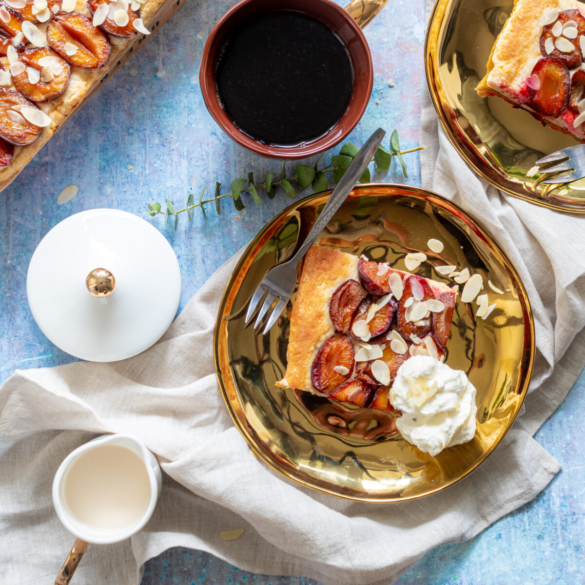 Milchkännchen mit goldenem Henkel – Bild 2