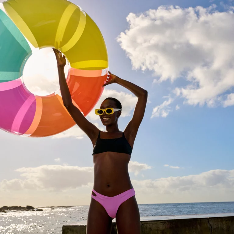 Sunnylife.Pool-Ring-Rainbow-Gloss2