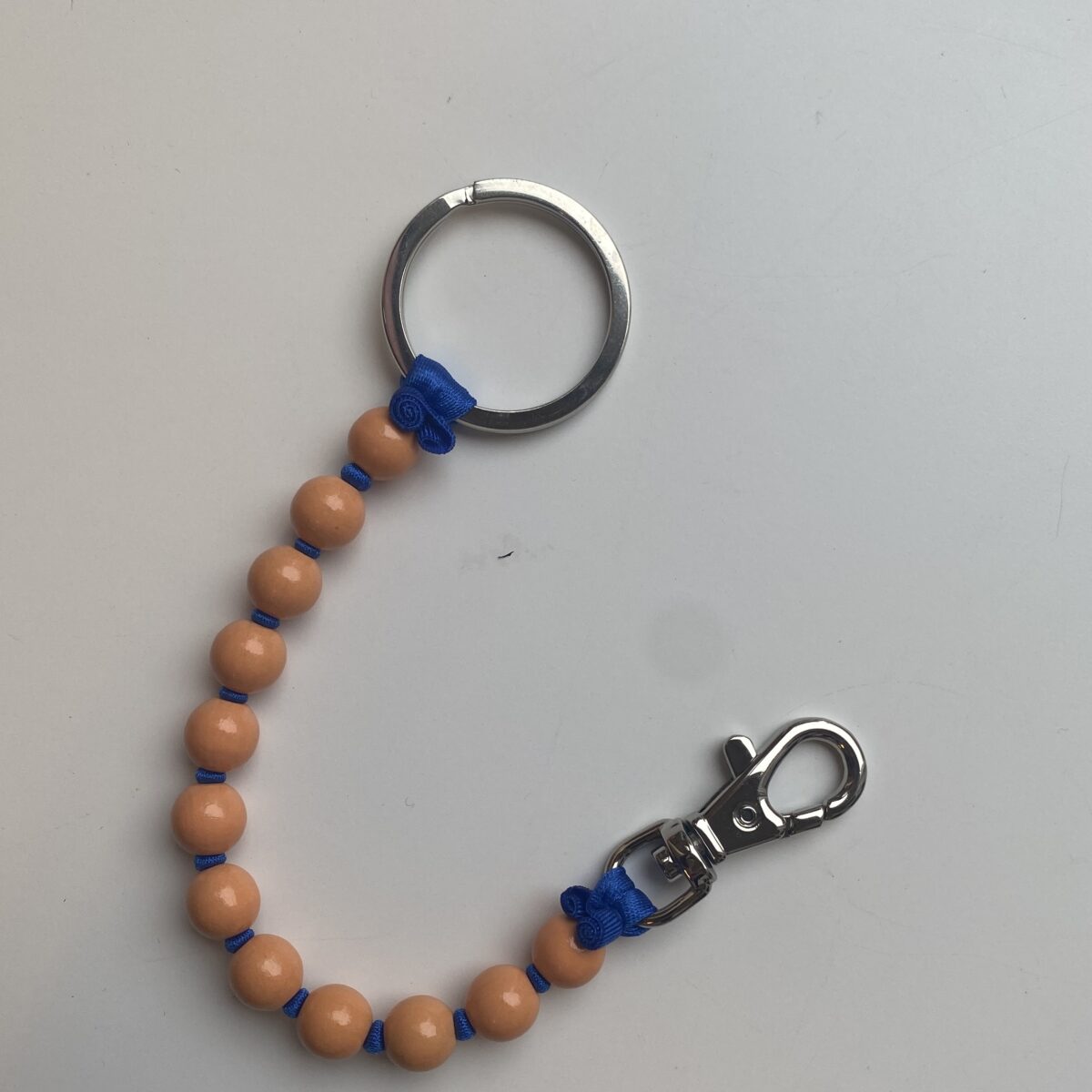 Ina-Seifart-Schlüsselband-kurz-Nude Perlenschlüsselband kurz von Ina Seifart – Bild 8