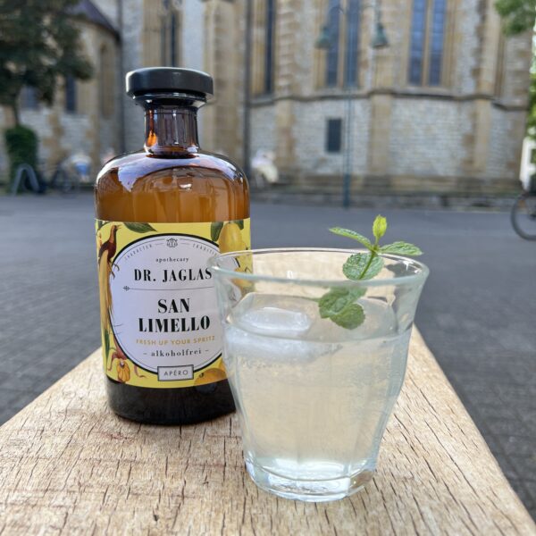dr.Jaglas San Limello angerichtet mit Tonic water