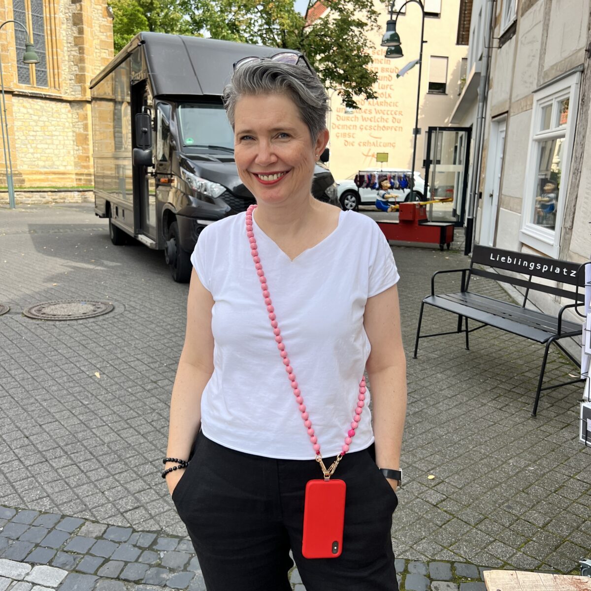 Handykette mit Holzperlen – Bild 3