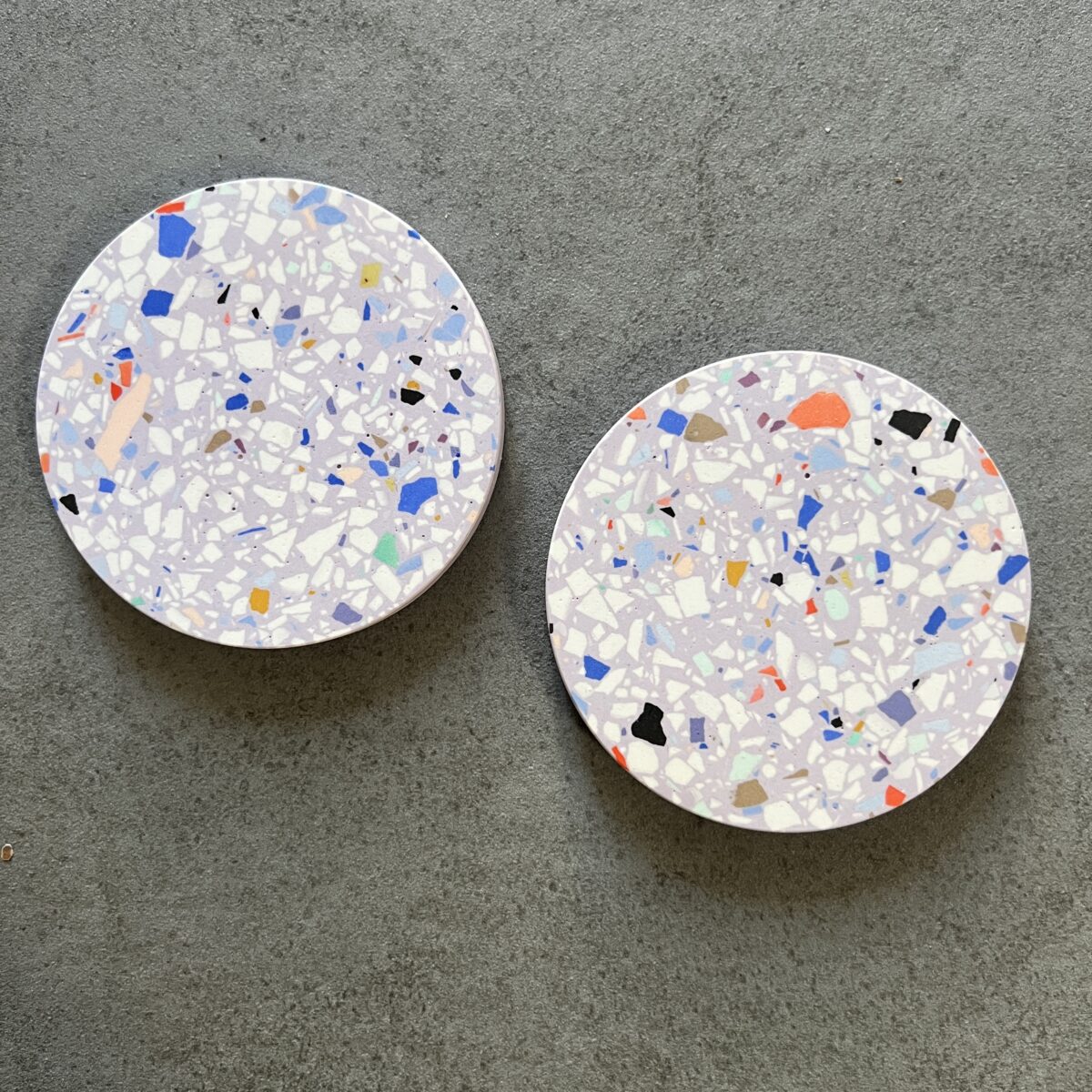 Objet-Vague-2-Untersetzer-Terrazzo-Flieder 2er Set Untersetzer - Terrazzo – Bild 3