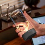 Akku Leuchte mit beweglichem Faden - PULSE – Bild 2