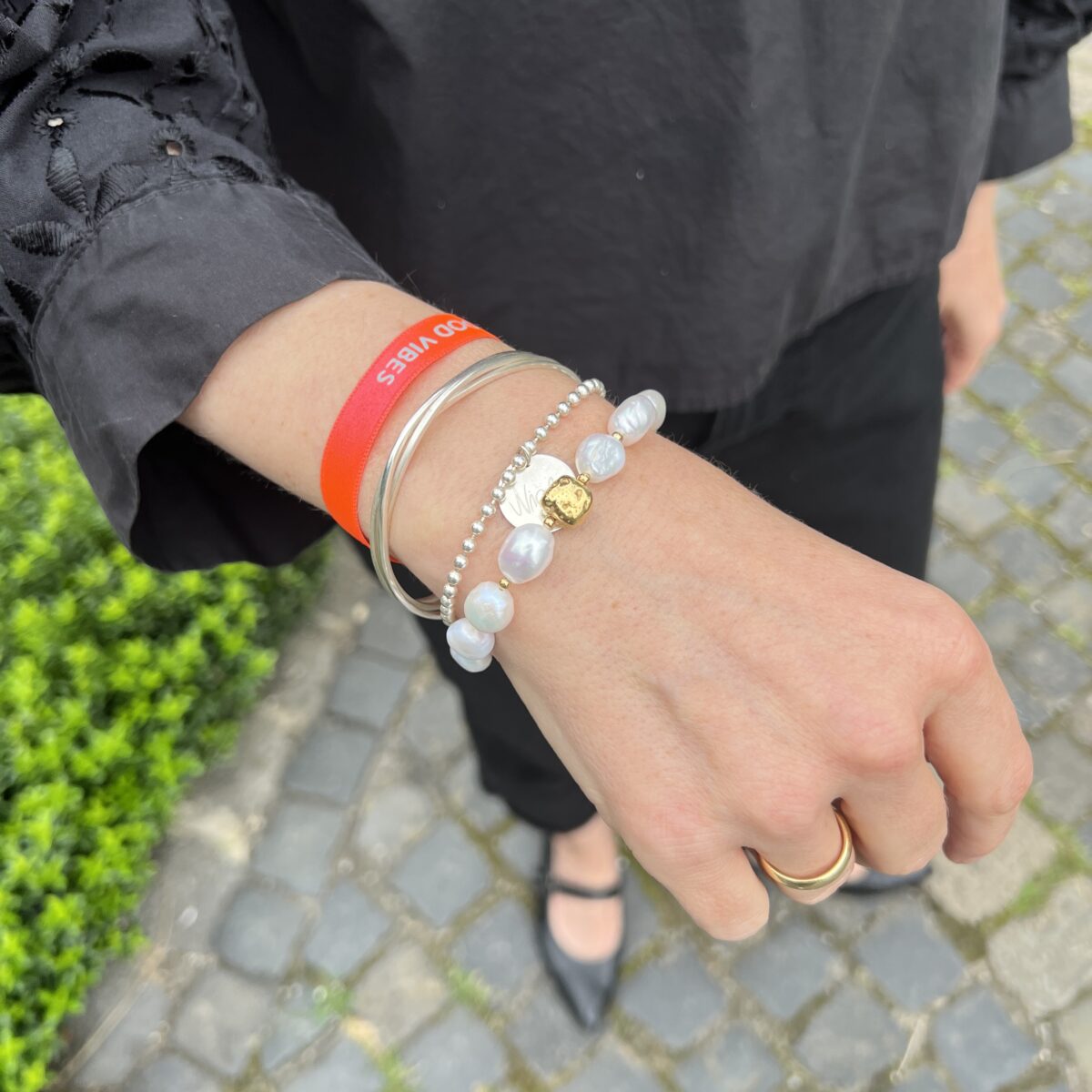 Armband mit größeren Perlen/ gold – Bild 2