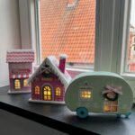 Weihnachtliches Haus mit LED