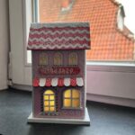 Weihnachtliches Haus mit LED – Bild 4