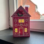 Weihnachtliches Haus mit LED – Bild 3