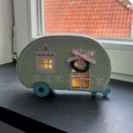 Weihnachtliches Haus mit LED – Bild 5