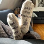 Socken Erst ein Kaffee – Bild 3