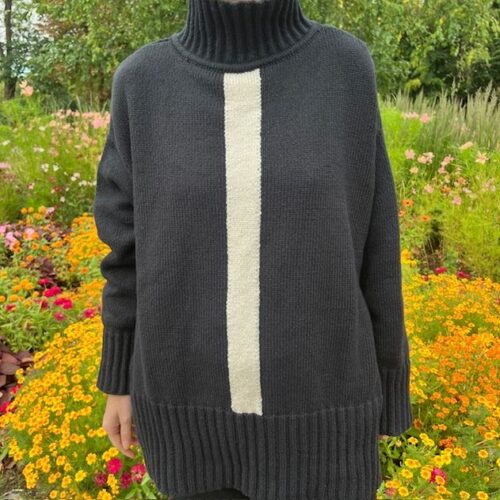 Hindahl&Skudelny-Kastenpullover-Schwarz-Weß-Detail Rollkragenpullover schwarz mit Streifen – Bild 3