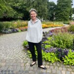 Grauer Kapuzenpullover