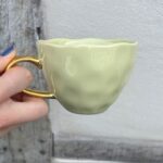 Becher mit goldenem Henkel – Bild 19