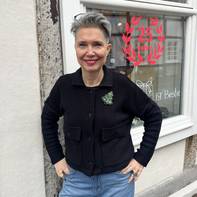 Bequeme Strickjacke - schwarz