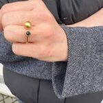 Ring mit Kugel und Stein